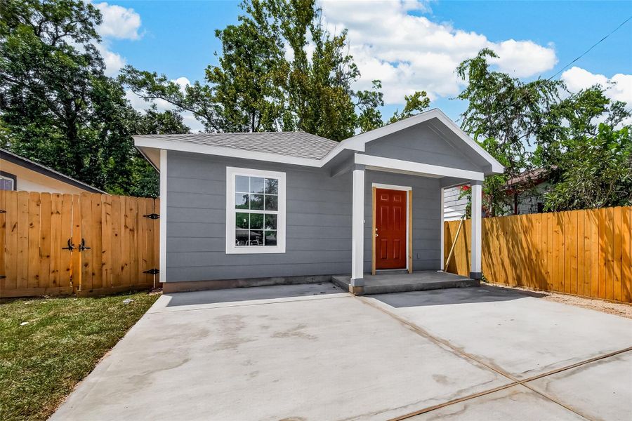 Exterior details and patio area of a home in , Houston (Image 16). Exterior details and patio area of a home in , Houston (Image 16).
