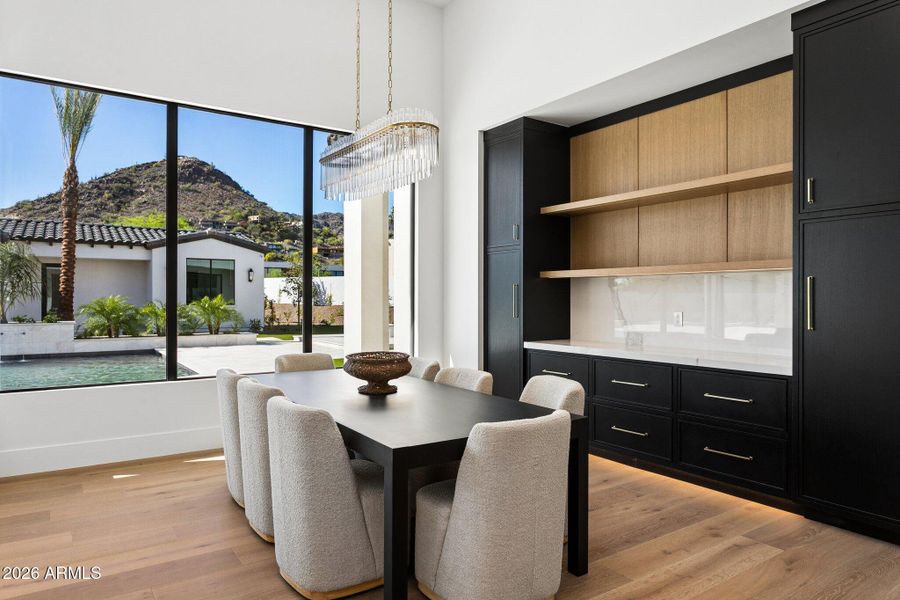 25-web-or-mls-6610-n-mountain-view-rd