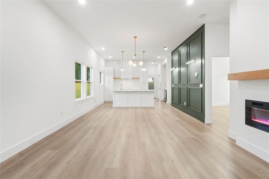 Spacious, unfurnished interior of a new home in , Dallas (Image 11).