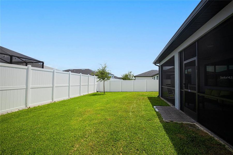 Exterior details and patio area of a home in , North Port (Image 4).