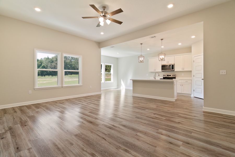 Representative unfurnished interior of a home built from the Maybell III by CJL Homes in McCarthy Estates, Defuniak Springs (Image 27).