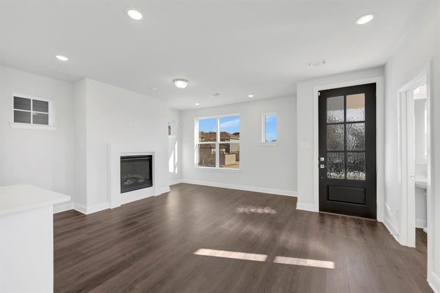 Spacious, unfurnished interior of a new home in Painted Tree Woodland West – Cottages, McKinney (Image 21).