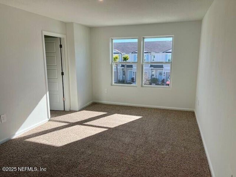 Spacious, unfurnished interior of a new home in The Landing, Middleburg (Image 25).