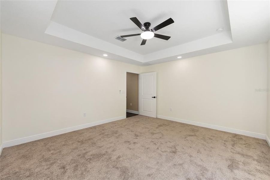 Spacious, unfurnished interior of a new home in , Dunnellon (Image 36).