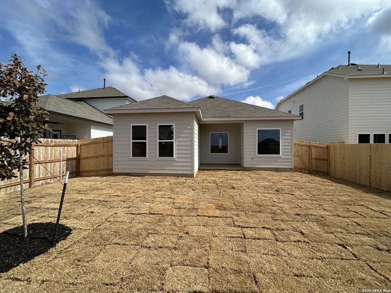 Exterior details and patio area of a home in Hennersby Hollow, San Antonio (Image 3).