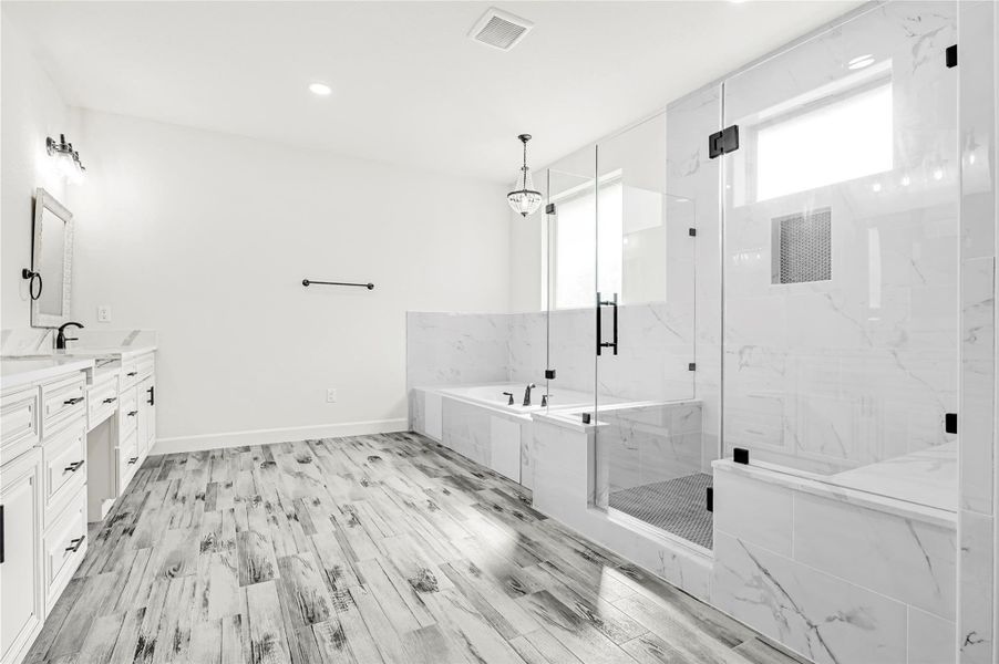 Master Bathroom Master Bathroom