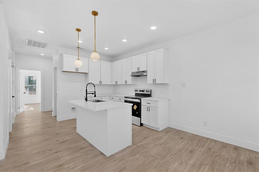 Furnished interior view inside a new home in , Denison (Image 11).