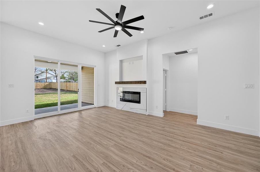 Spacious, unfurnished interior of a new home in , Grand Prairie (Image 16).
