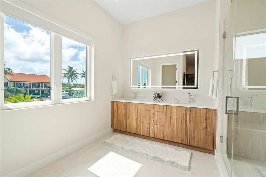 Furnished interior view inside a new home in , Marathon (Image 18).