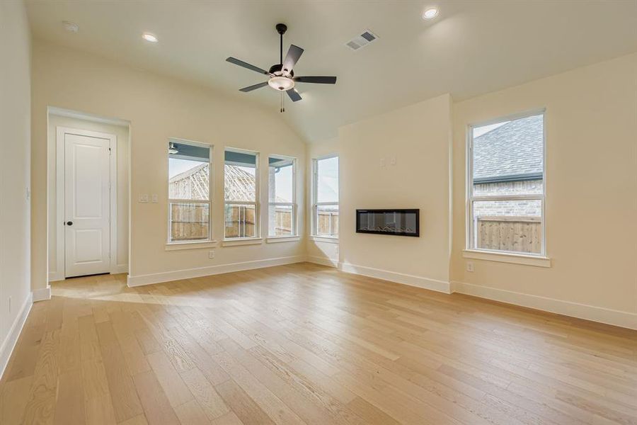 Spacious, unfurnished interior of a new home in Hillstead, Lavon (Image 14).