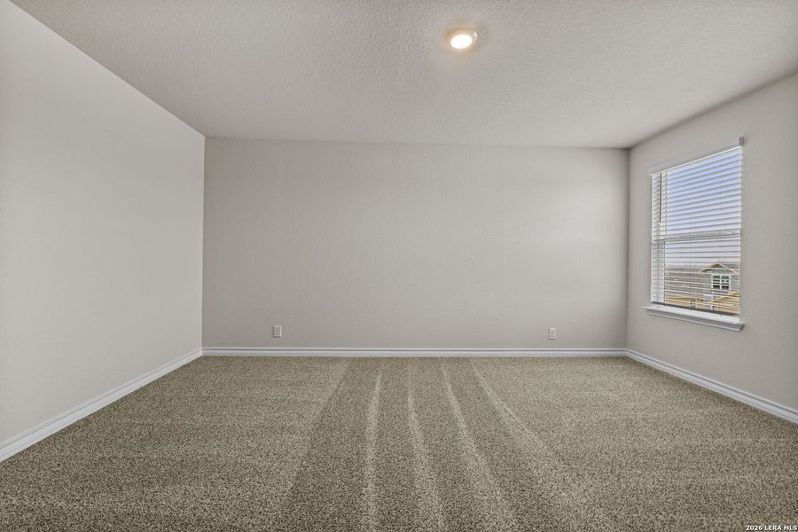 Spacious, unfurnished interior of a new home in Redbird Ranch, San Antonio (Image 19).