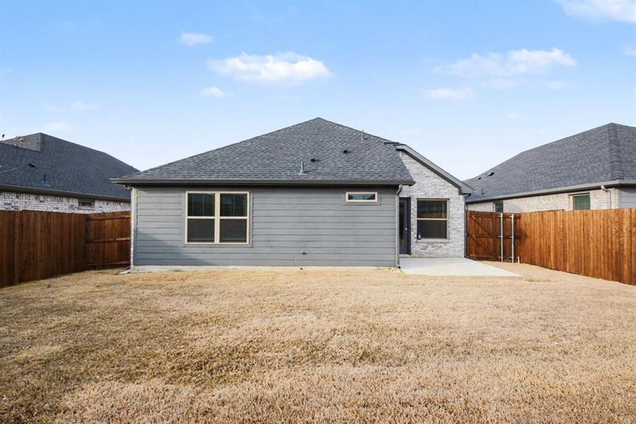 Exterior details and patio area of a home in Stratton Place, Greenville (Image 3).