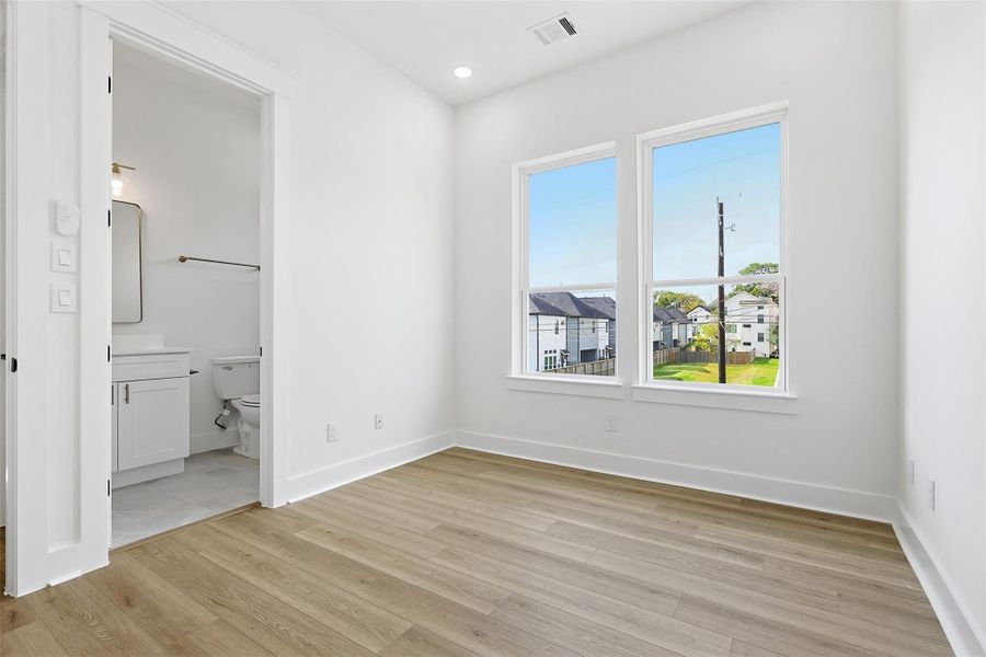 Spacious, unfurnished interior of a new home in , Houston (Image 21).