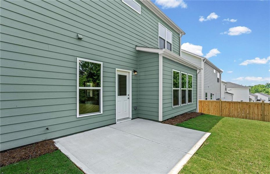 Exterior details and patio area of a home in Hunters Creek, Flowery Branch (Image 3).