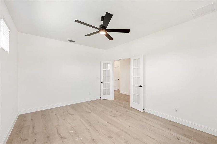 Spacious, unfurnished interior of a new home in Terracina, Rockwall (Image 18). Spacious, unfurnished interior of a new home in Terracina, Rockwall (Image 18).