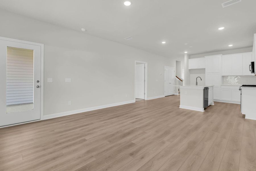 Spacious, unfurnished interior of a new home in Hammock Walk at Nexton, Summerville (Image 19).