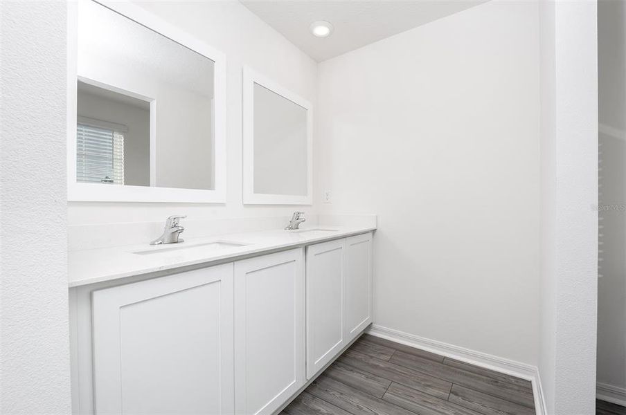 Furnished interior view inside a new home in Tula Parc, Astatula (Image 11).