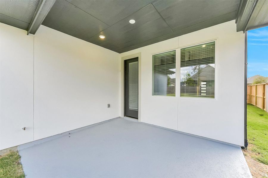 Exterior details and patio area of a home in Evergreen 40', Conroe (Image 20). Exterior details and patio area of a home in Evergreen 40', Conroe (Image 20).