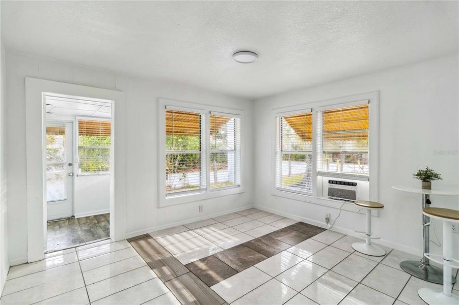 Spacious, unfurnished interior of a new home in , Bradenton (Image 25).