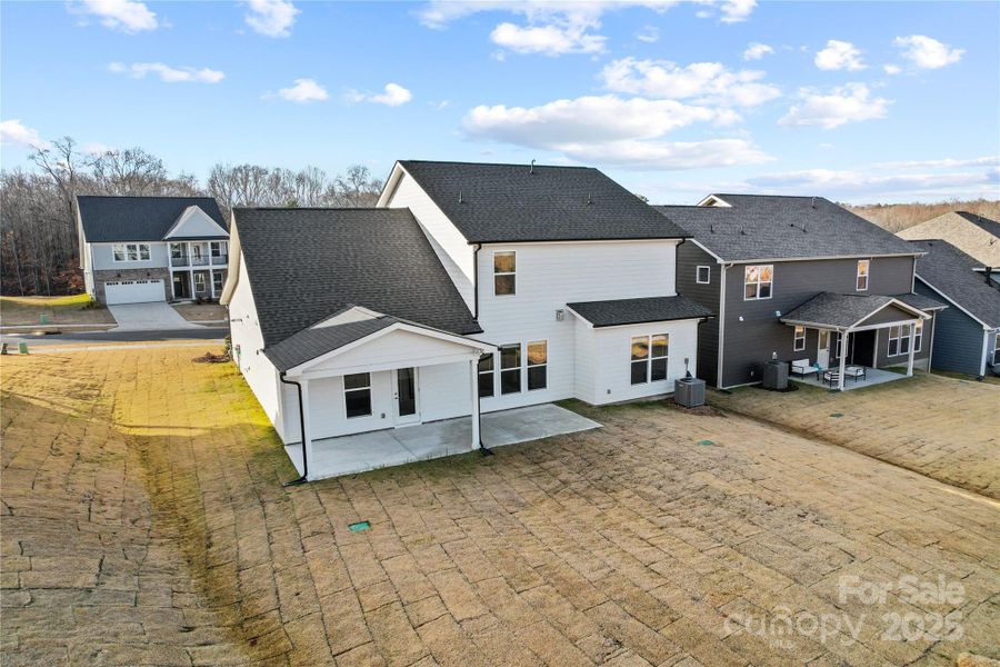 Exterior details and patio area of a home in Forest Creek, Waxhaw (Image 30).