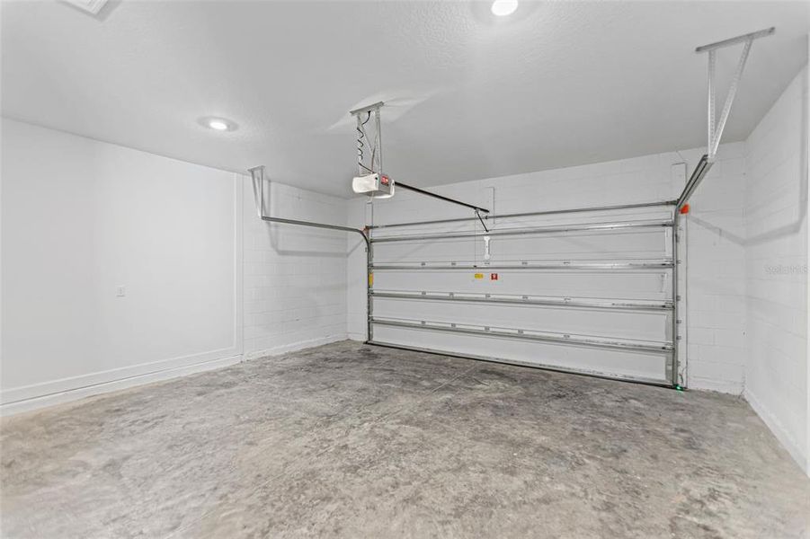 Spacious, unfurnished interior of a new home in Cresswind at Hammock Oaks, Lady Lake (Image 25).