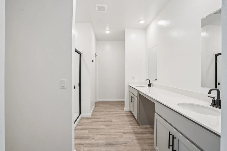 Representative images and renderings are for illustrative purposes. Actual structural options and design finishes of home may vary.