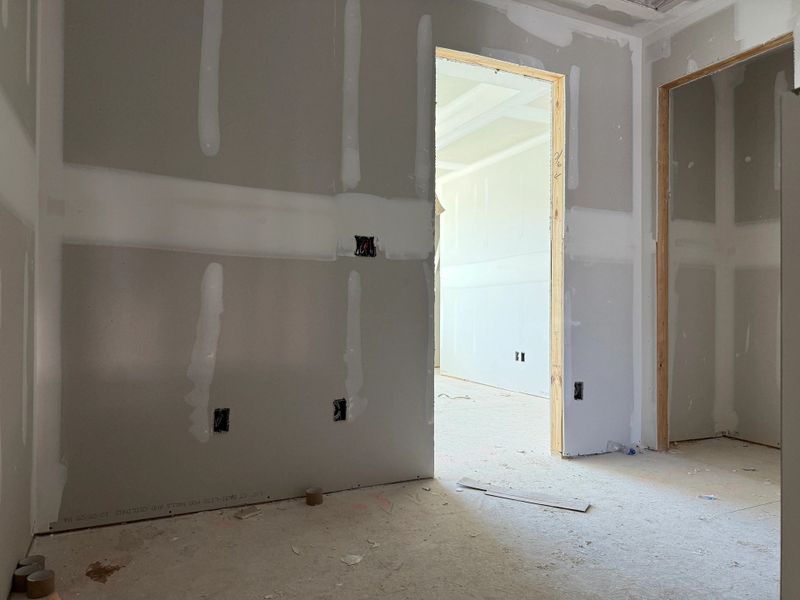 Versatile 2nd floor loft space