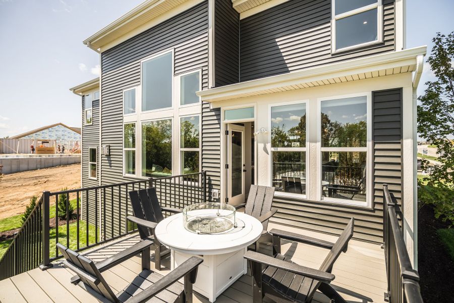 Representative exterior details of a home built from the Avery by Fischer Homes in Twin Lakes, Hoschton (Image 27).