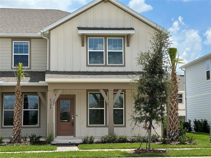 Exterior details and patio area of a home in , Winter Garden (Image 1).