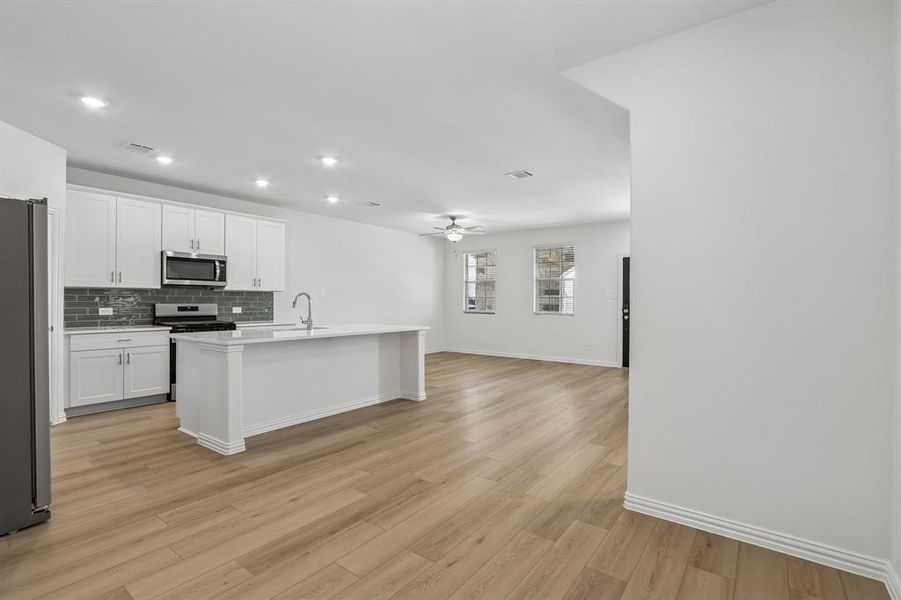 Spacious, unfurnished interior of a new home in Oak Ridge Park, Corinth (Image 23).