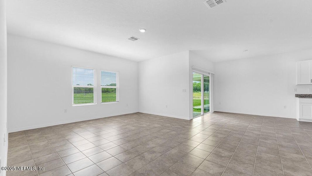 Spacious, unfurnished interior of a new home in Coopers Meadow, Jacksonville (Image 28).