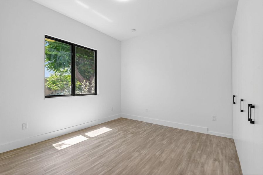 Spacious, unfurnished interior of a new home in , Palm Springs (Image 44).