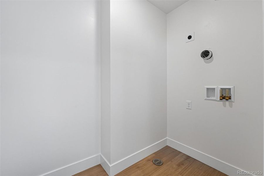 Spacious, unfurnished interior of a new home in , Lakewood (Image 28).