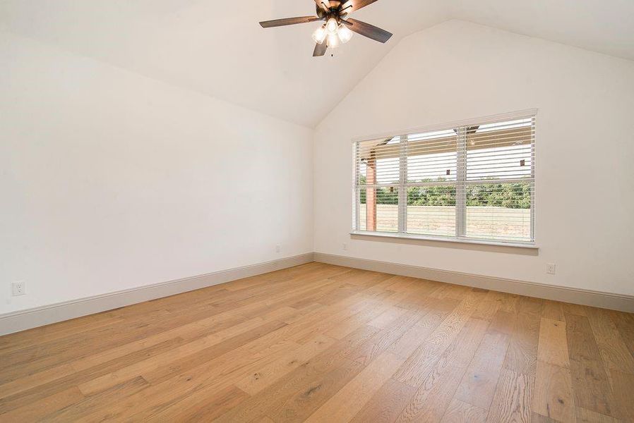 Spacious, unfurnished interior of a new home in , Sherman (Image 24).