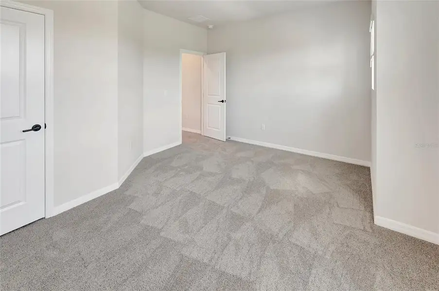 Spacious, unfurnished interior of a new home in Eastlyn, Bradenton (Image 13).