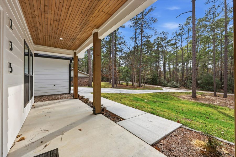 Exterior details and patio area of a home in , Brookeland (Image 20).