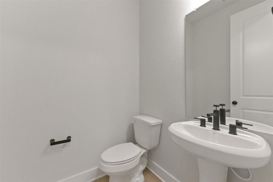 Furnished interior view inside a new home in Lago Mar, Texas City (Image 15).