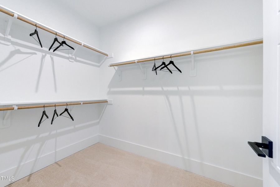 PJD5-0048-00_Horizon_Primary closet 1