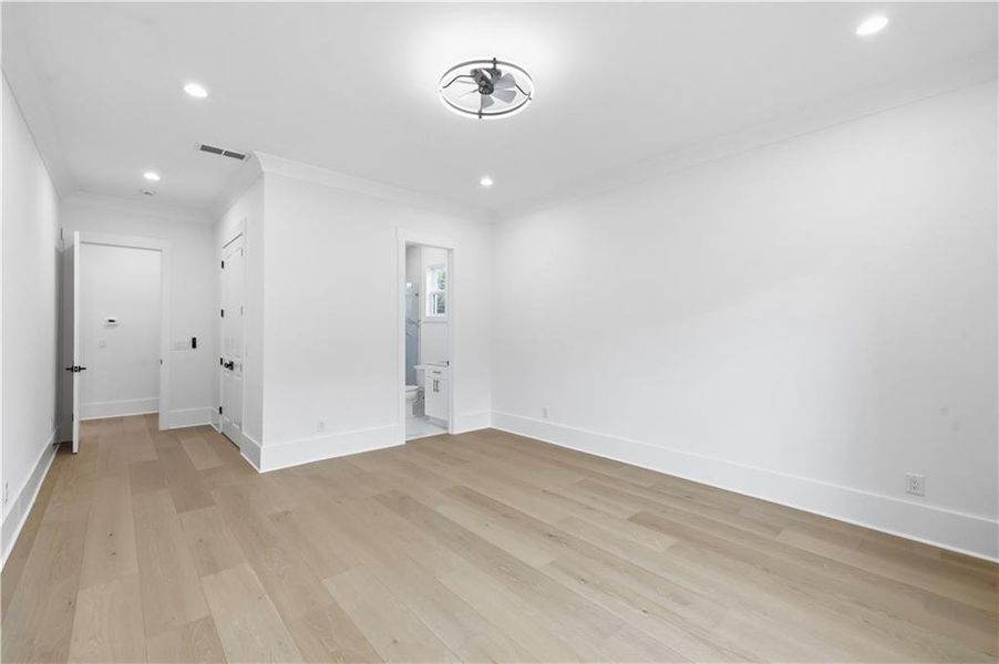 Spacious, unfurnished interior of a new home in , Monroe (Image 77).