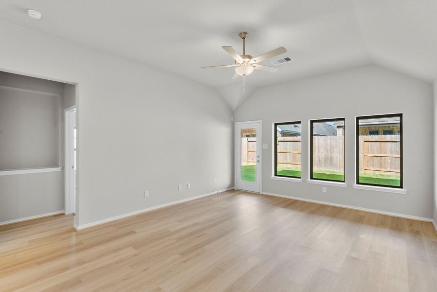 Spacious, unfurnished interior of a new home in Grand Central Park, Conroe (Image 18).