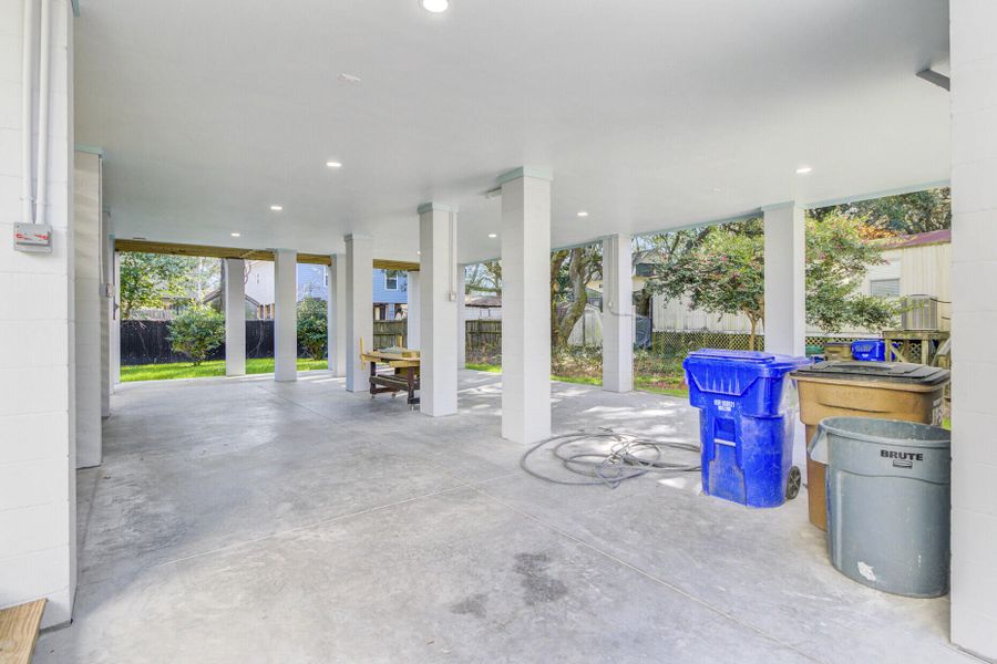 Spacious, unfurnished interior of a new home in , Charleston (Image 40).