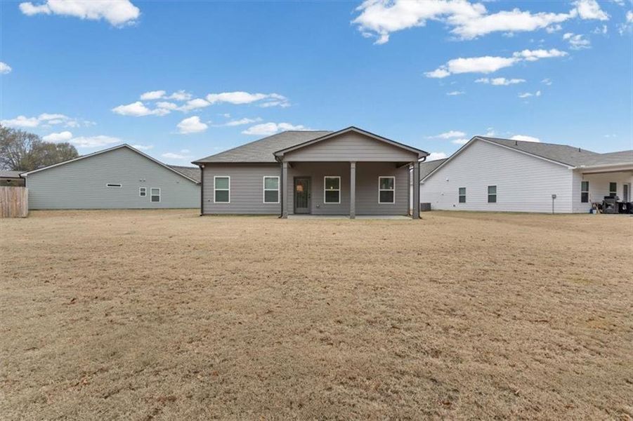 Exterior details and patio area of a home in Laurel Park, Cartersville (Image 25).