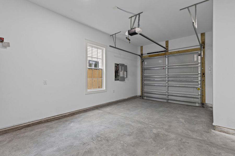 Spacious, unfurnished interior of a new home in , North Charleston (Image 28).