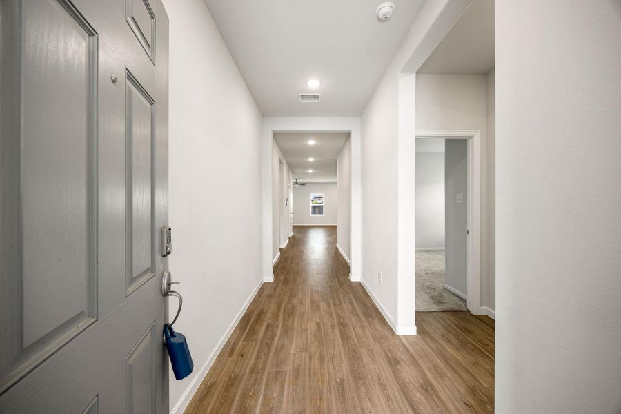 Spacious, unfurnished interior of a new home in Granger Pines, Conroe (Image 19).