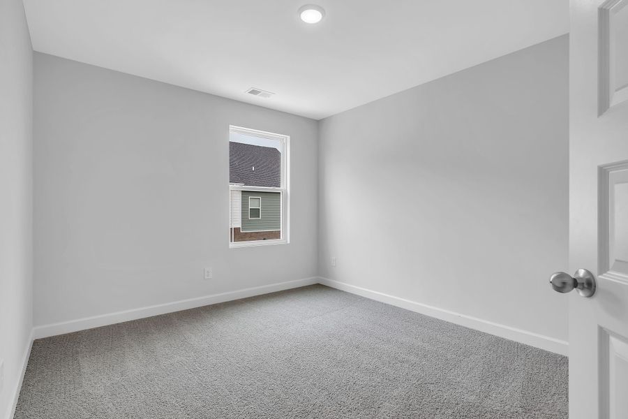 Photo of another unit. Features may vary.