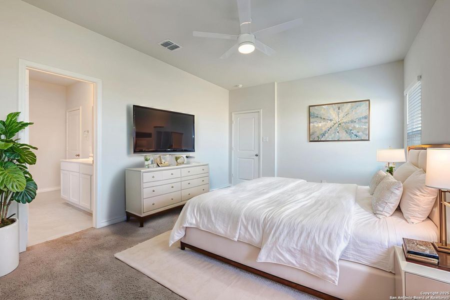 Furnished interior view inside a new home in Laurel Vistas, San Antonio (Image 28). Furnished interior view inside a new home in Laurel Vistas, San Antonio (Image 28).