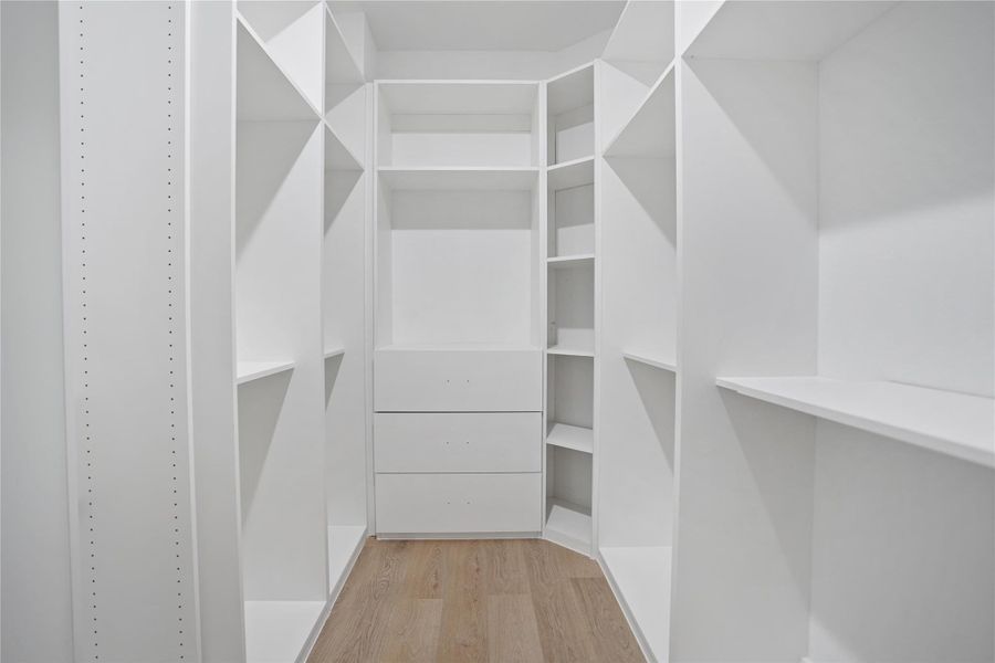 Spacious, unfurnished interior of a new home in , Houston (Image 16).