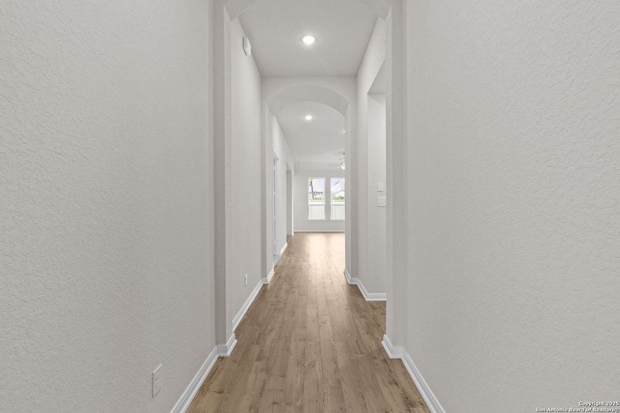 Spacious, unfurnished interior of a new home in Foxbrook, Cibolo (Image 29). Spacious, unfurnished interior of a new home in Foxbrook, Cibolo (Image 29).