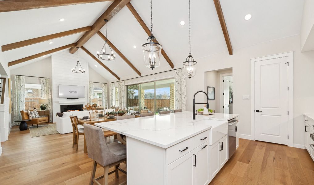 Kitchen with vaulted ceiling and stained ceiling beams Kitchen with vaulted ceiling and stained ceiling beams