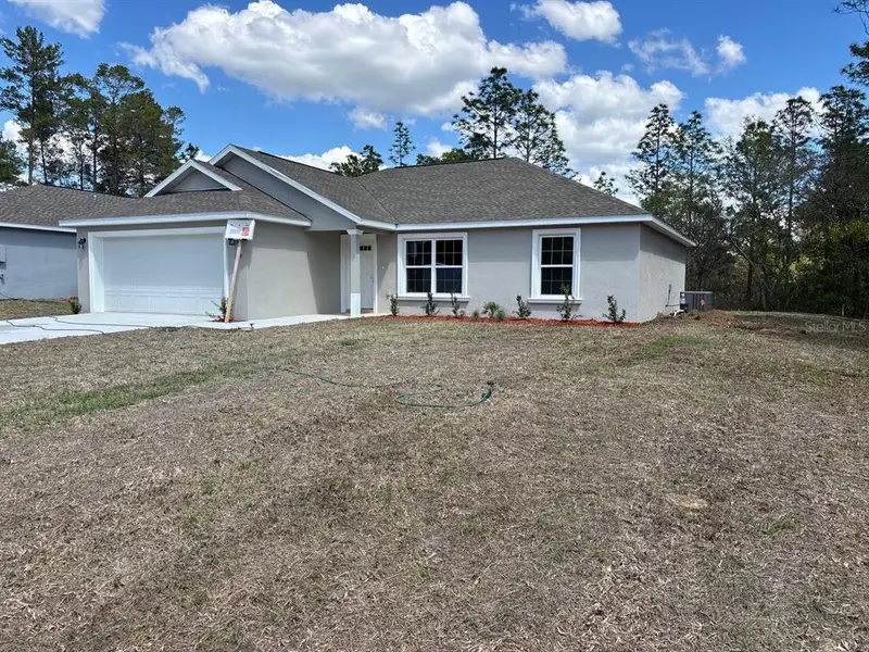 Exterior details and patio area of a home in , Dunnellon (Image 2). Exterior details and patio area of a home in , Dunnellon (Image 2).